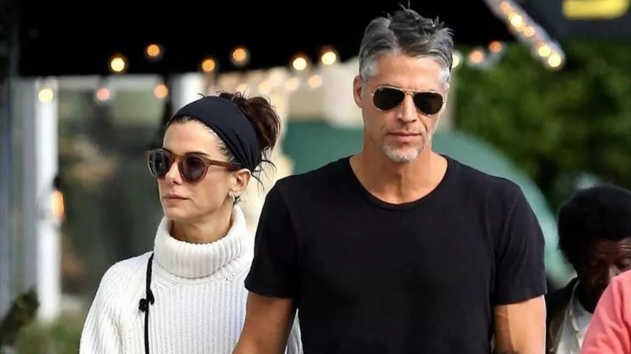 Bryan Randall era fotógrafo e viveu um relacionamento com Sandra Bullock de 2015 até a sua morte. Os dois se conheceram quando ele foi contratado para fotografar a festa de aniversário de Louis, filho mais velho da atriz. Em 2021, Bullock chamou Randall de “o amor da minha vida” durante uma entrevista ao programa “Red Table Talk”. 
