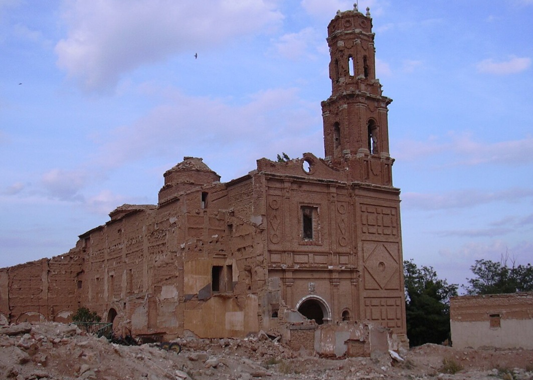 Belchite (Espanha) – Localizada na província de Zaragoza, a antiga cidade foi devastada em 1937 durante uma violenta batalha da Guerra Civil Espanhola. Em vez de reconstruí-la, o regime de Francisco Franco ergueu uma nova Belchite nas proximidades e preservou as ruínas da antiga. Hoje, o local histórico pode ser conhecido por meio de visitas organizadas.