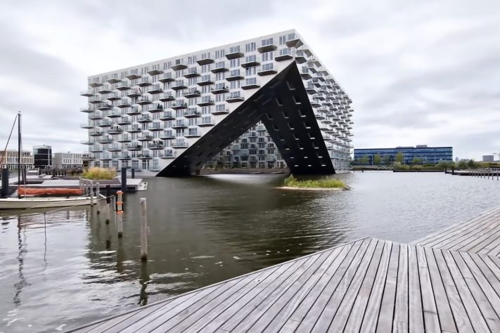 Sluishuis (Amsterdam, Países Baixos) – Reprodução/YouTube Archwalks