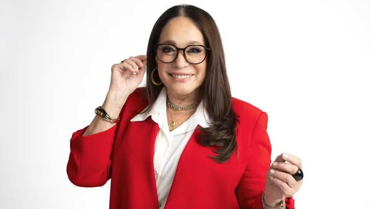 Susana Vieira estreará seu primeiro programa no GloboPop, nova plataforma  de vídeos curtos em formato vertical da Globo. Intitulada “Escola Susana Vieira de Atuação”, a produção tem estreia prevista para setembro de 2026 e trará a atriz no papel de uma professora de teatro e televisão, responsável por ensinar alunos sem qualquer experiência na área. 
 -  (crédito: Divulgação Globo / Estavam Avilar)