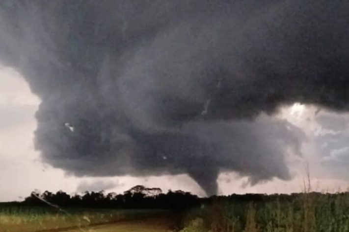 Tornado atingiu Giruá (RS) – Divulgação/MetSul