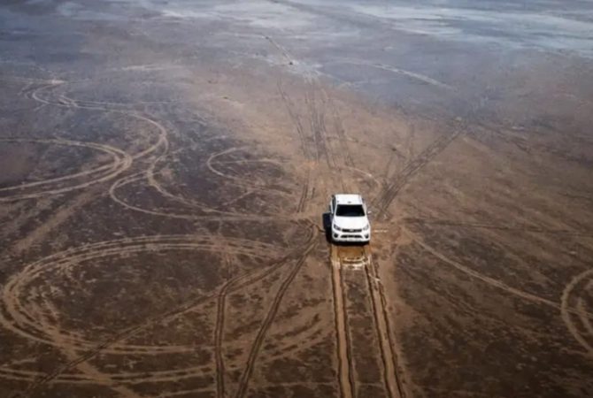 Homem invade região protegida na Argentina com caminhonete 4×4 e causa estragos que podem durar 100 anos; entenda