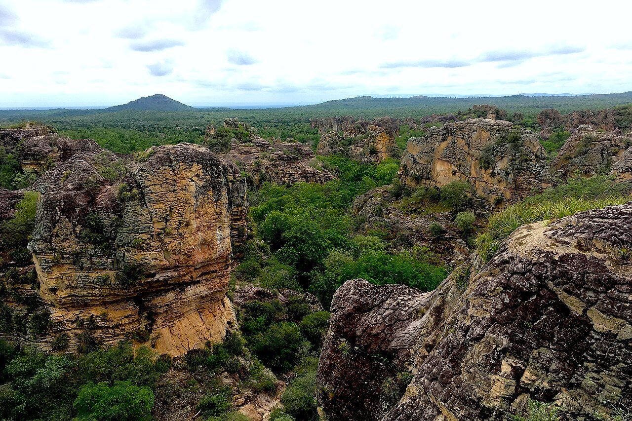 A entrada no parque não tem cobrança de ingresso, segundo o ICMBio, mas a visita aos atrativos exige a contratação de um guia, cujo serviço é pago pelo grupo. Como os horários de funcionamento podem sofrer alterações, o órgão recomenda que os visitantes procurem a administração antes da viagem para confirmar as condições de acesso.