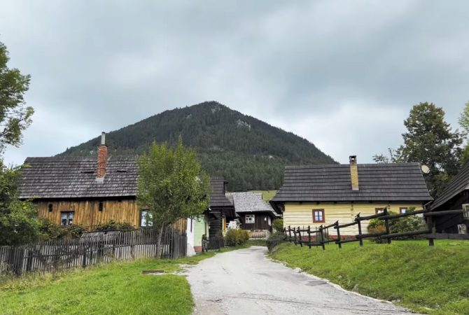 Moradores de Vlkolínec, na Eslováquia, pedem fim do título de Patrimônio Mundial da Unesco