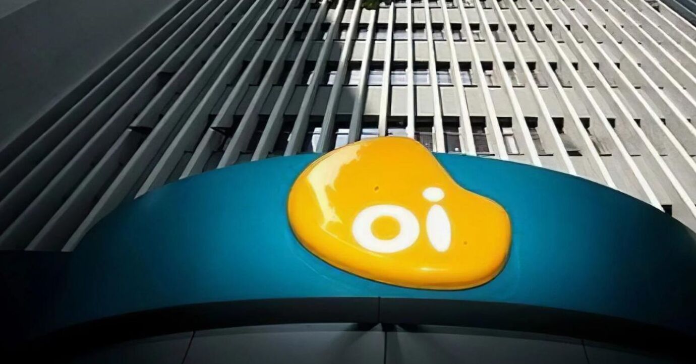 No dia 25 de agosto, a Justiça do Rio de Janeiro decretou a falência da Oi, após a 1ª Câmara de Direito Privado do Tribunal de Justiça do estado rejeitar, por unanimidade, recursos apresentados pelos bancos Bradesco e Itaú. O julgamento restabeleceu a decisão de quebra da companhia de telecomunicações que havia sido tomada em novembro de 2025 pela 7ª Vara Empresarial da Capital. A primeira decretação de falência, no entanto, não chegou a produzir efeitos naquele momento, pois instituições financ -  (crédito: Agência Brasil)