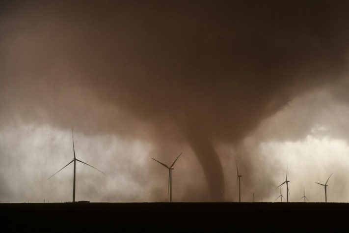 Tornado, foto neutra — Greg Johnson/Unsplash