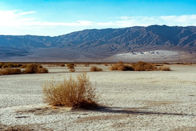 Carro atola no ‘Vale da Morte’, nos Estados Unidos, e turista morre sob calor de quase 47 °C ao tentar conseguir ajuda