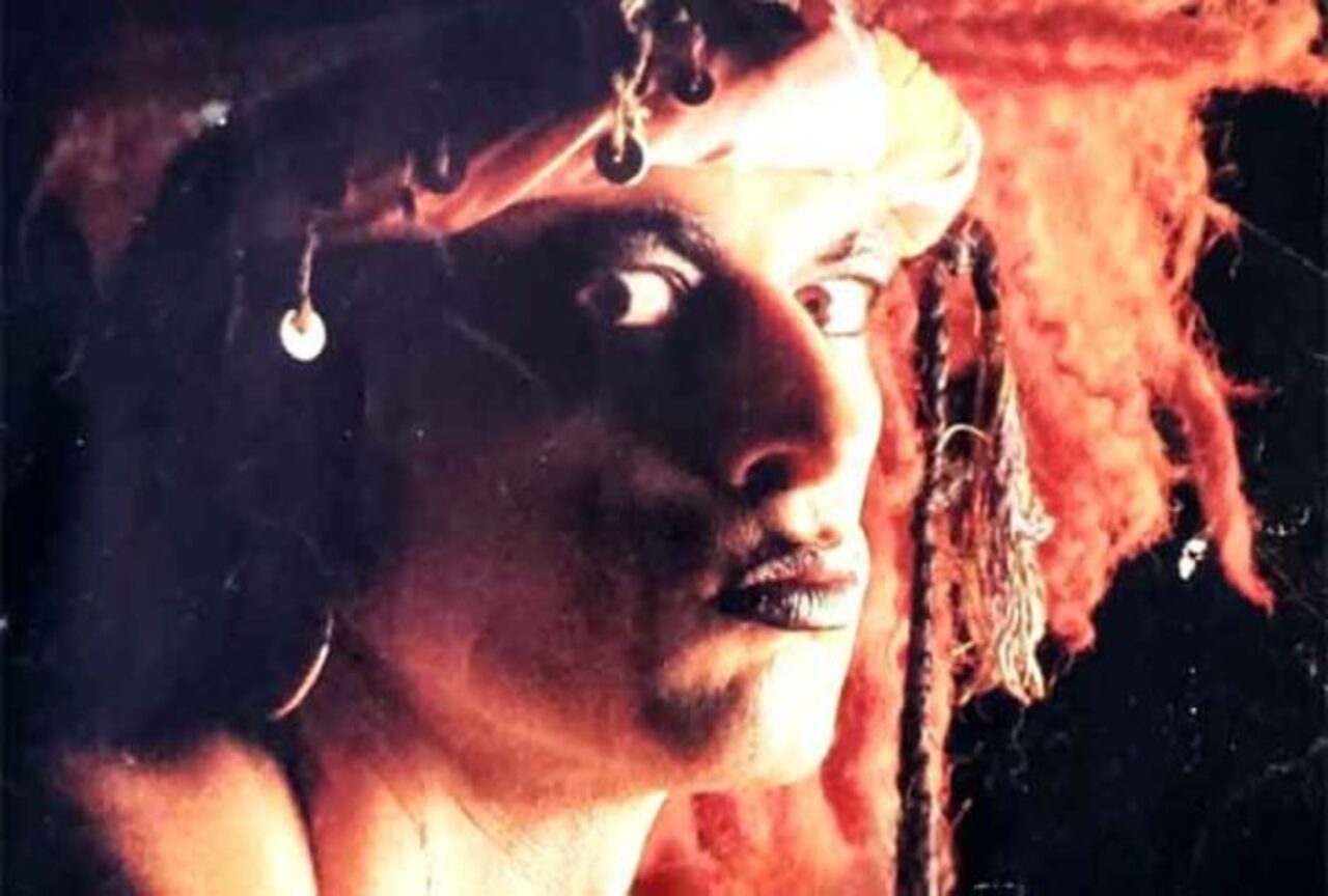 O reconhecimento nacional veio em 1973, quando assumiu os vocais do grupo Secos & Molhados, ao lado de João Ricardo e Gerson Conrad. A banda revolucionou o cenário musical brasileiro ao misturar rock, música popular e poesia, chamando atenção também pela maquiagem e pelas performances teatrais. Em 1973, a banda dominou as paradas musicais do Brasil com o álbum homônimo - considerado pela Revista Rolling Stones o quinto melhor da história da música brasileira. O grupo tornou-se um fenômeno de ven
