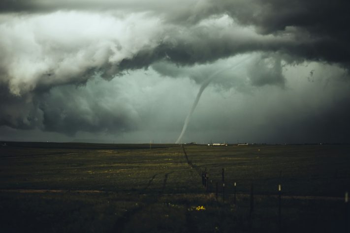 Tornado, foto neutra — Nikolas Noonan/Unsplash