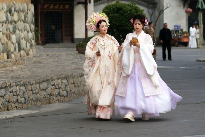 Figurinos hanfu fazem sucesso entre turistas na China – Pexels/Jeffry Surianto