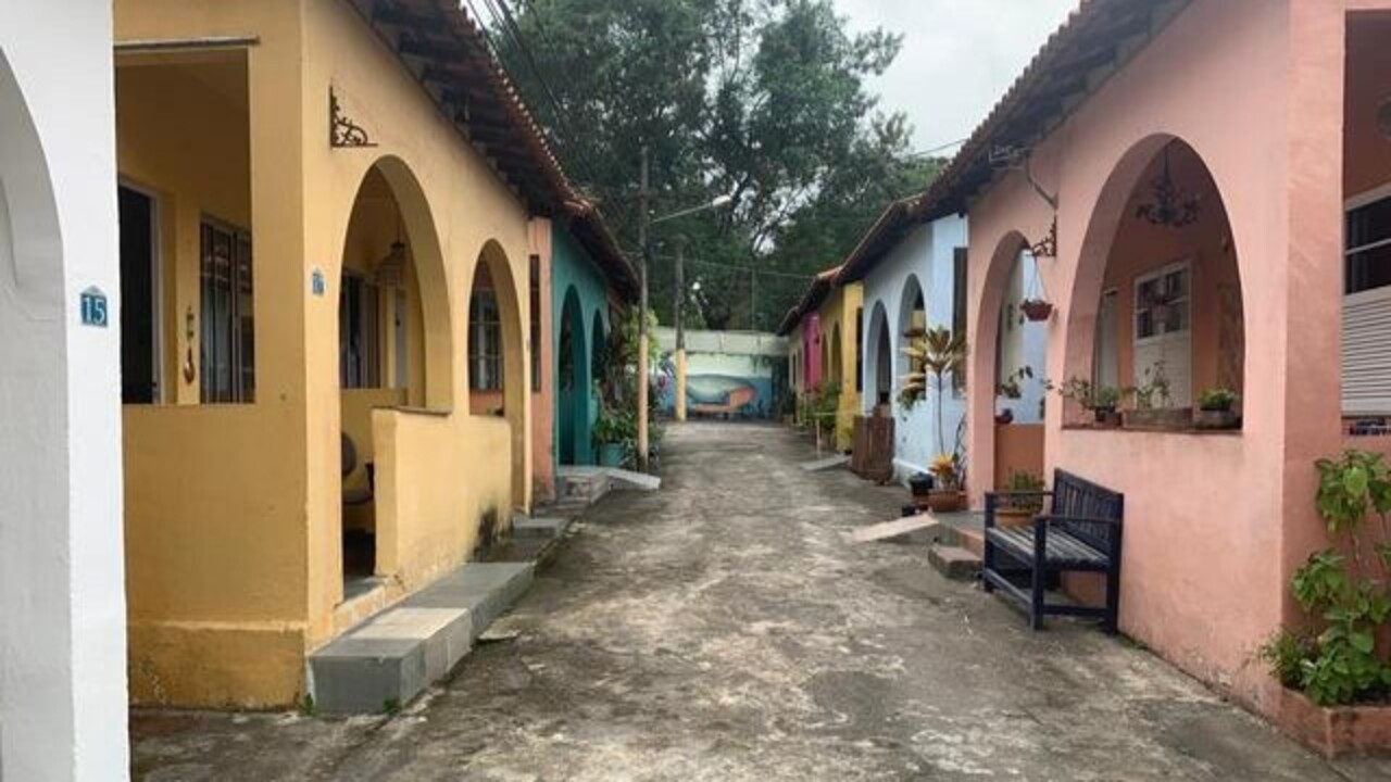 Além dos serviços de acolhimento, a instituição oferece aos residentes plano de saúde, atendimento médico semanal, suporte de fisioterapia e psicologia. Localizado em Jacarepaguá, no Rio de Janeiro, o espaço abriga atualmente mais de 40 residentes, entre atores, cantores e profissionais de outras áreas artísticas.
