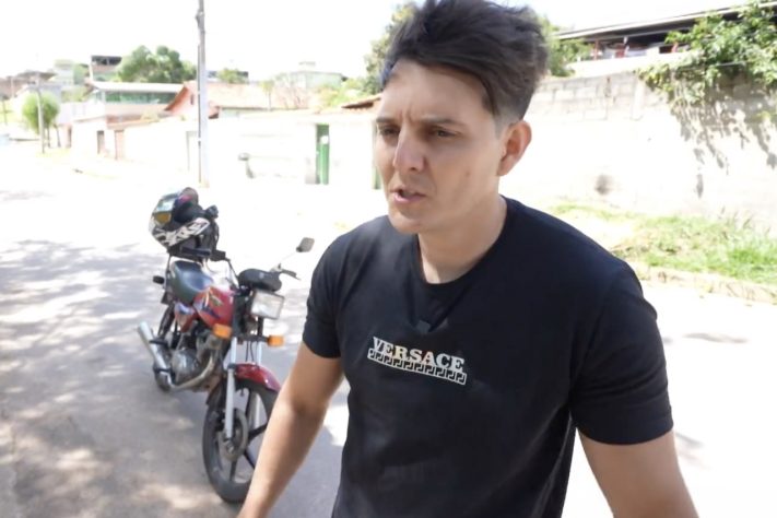 Após salvar menina de ataque de abelhas, motoboy é presenteado com carro e motocicleta em MG – Reprodução/TV Globo