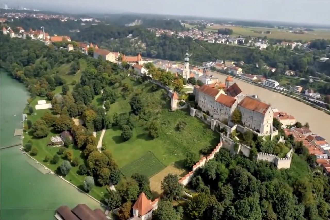Castelo de Burghausen, na Alemanha, tem mais de 1 km de extensão – Reprodução