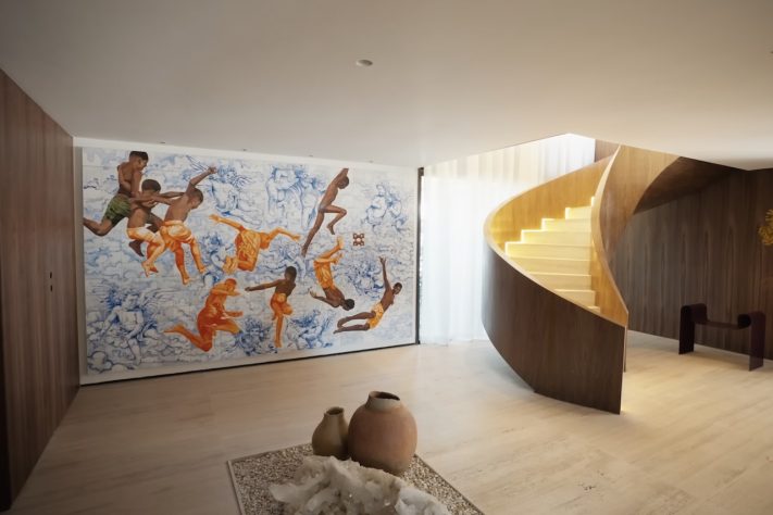 Mansão da Anitta no Itanhangá tem quarto secreto, lago e vista para a Pedra da Gávea – Reprodução/YouTube Casa Vogue Brasil