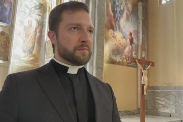 Padre Daniel D'Agnoluzzo Zatti, de Caxias do Sul, assumiu função de exorcista – Reprodução/RBS TV