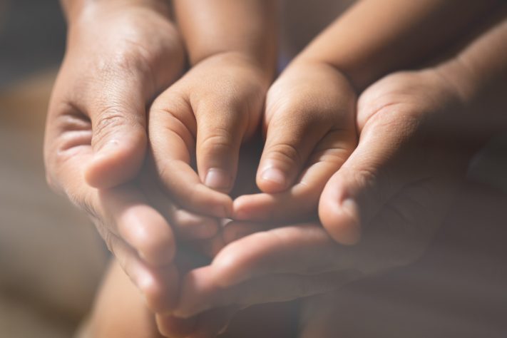 Criança, adoção, amor – Magnific/jcomp