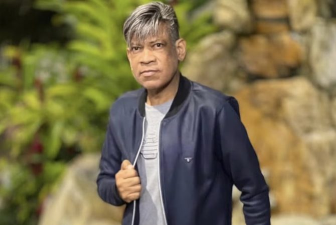 Corpo de Rogério Valença, ex-vocalista da banda Calcinha Preta, foi sepultado em sua cidade natal; cantor morreu aos 55 anos