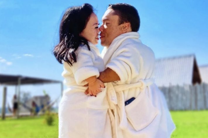 Brasileiros que se conheceram pelo Orkut entram para o Guinness como 'menor casal do mundo' – Reprodução @omenorcasaldomundo