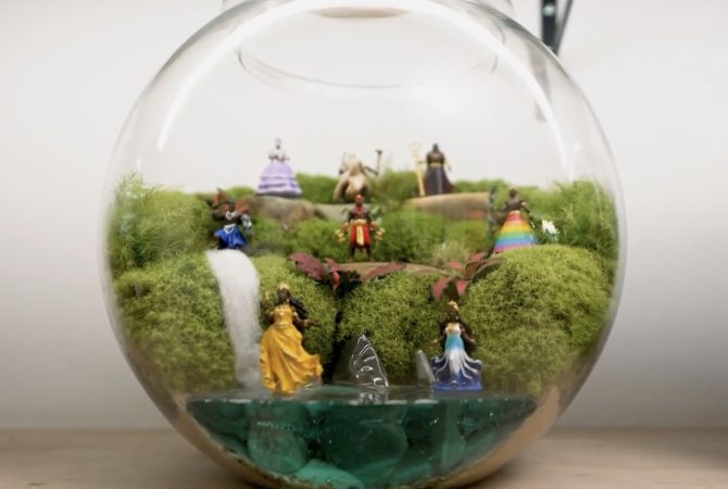 Miniaturas de terrários com orixás transformam hobby de casal em negócio de R$ 100 mil por mês