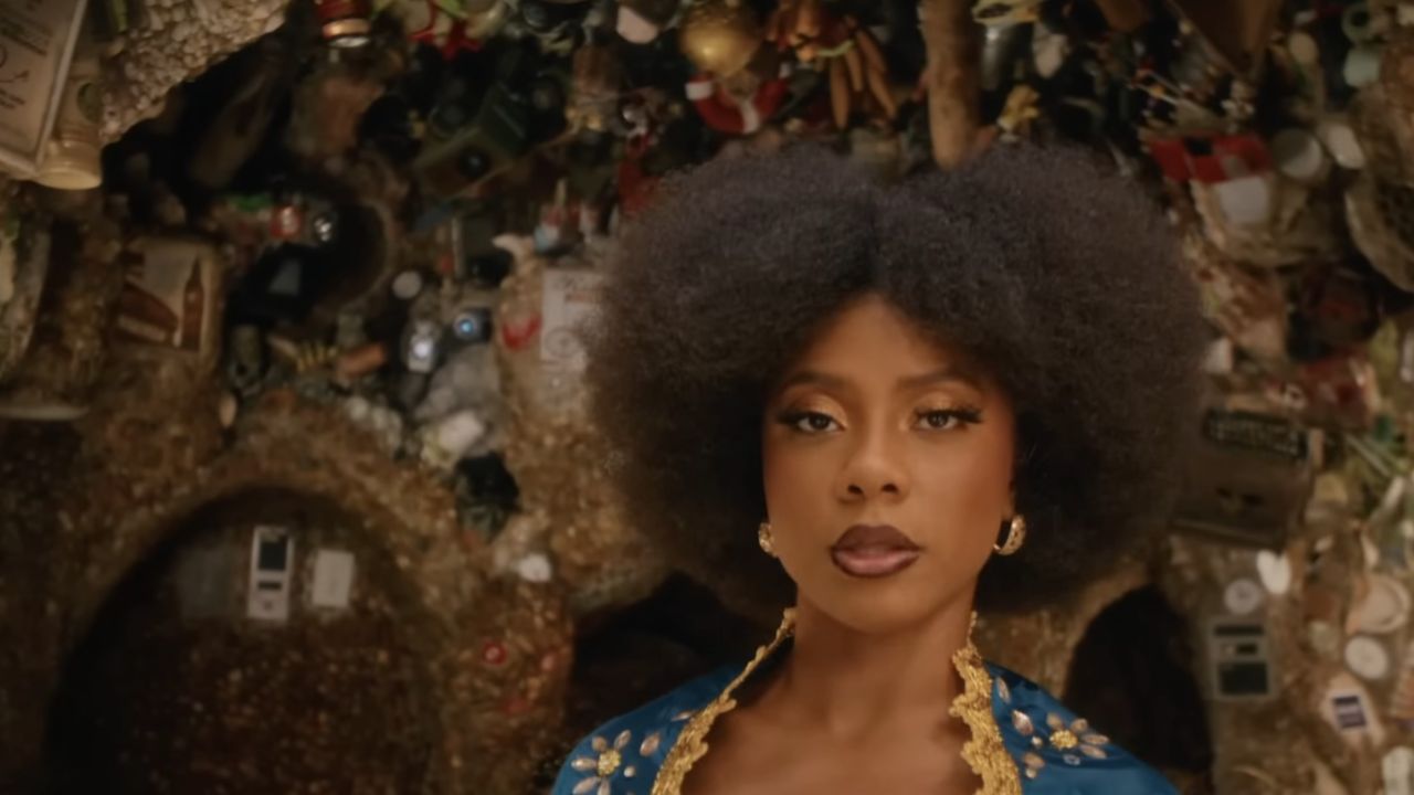 Sobre a expectativa para a cerimônia, a artista contou que pretende vivenciar e aproveitar o momento, tanto como fã de música quanto como profissional. Segundo ela, trata-se de uma ocasião especial em sua carreira. Na categoria, também concorrem ao prêmio Matuto S.A., Budah, Don L. e Emicida. 
