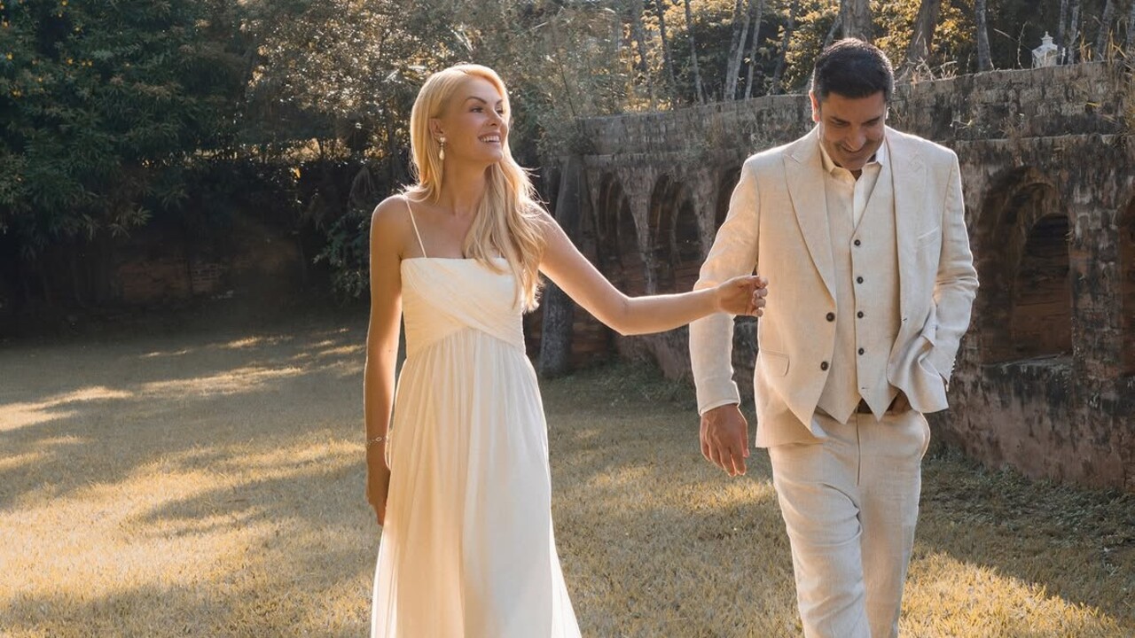A decoração do casamento está sob responsabilidade de Bárbara Marques e contará com mais de dez espécies de flores brancas. Para compor o cenário, o casal aguarda a chegada de três caminhões de flores do Veiling Holambra e do Wesley Rostrata. A pista de dança será montada ao ar livre, próxima às árvores, com vista para a casa, a vila italiana e o salão.
