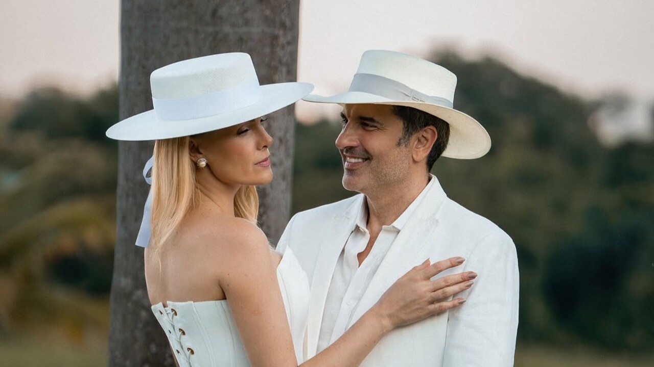 Devota de Nossa Senhora, Ana Hickmann preparou uma homenagem especial para a santa durante a cerimônia. A apresentadora contou que aprendeu a admirá-la por influência da mãe e decidiu reservar um espaço dedicado a ela na celebração. A imagem ficará cercada pelos bem-casados. 
