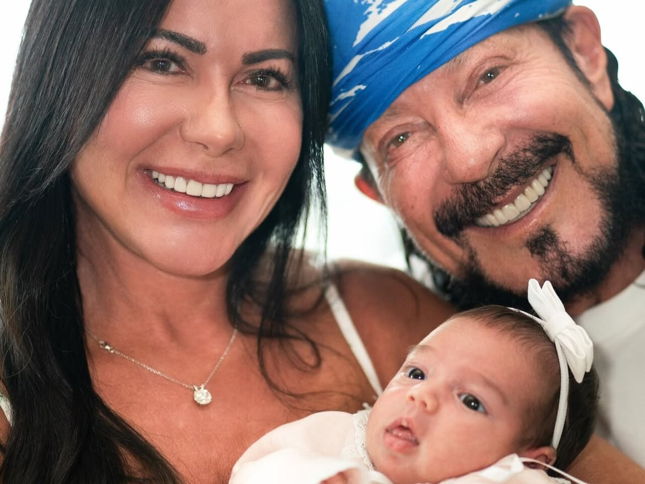 Esse aniversário é ainda mais especial para o cantor por causa do nascimento da neta, Malu. A menina é filha de Rafa Marques e da influenciadora Pati Guerra e nasceu no dia 31 de julho, no Hospital Aliança, no Rio Vermelho, em Salvador. Sobre esse novo momento, o cantor contou ter descoberto, com a chegada da neta, um sentimento novo, puro e imenso. 
