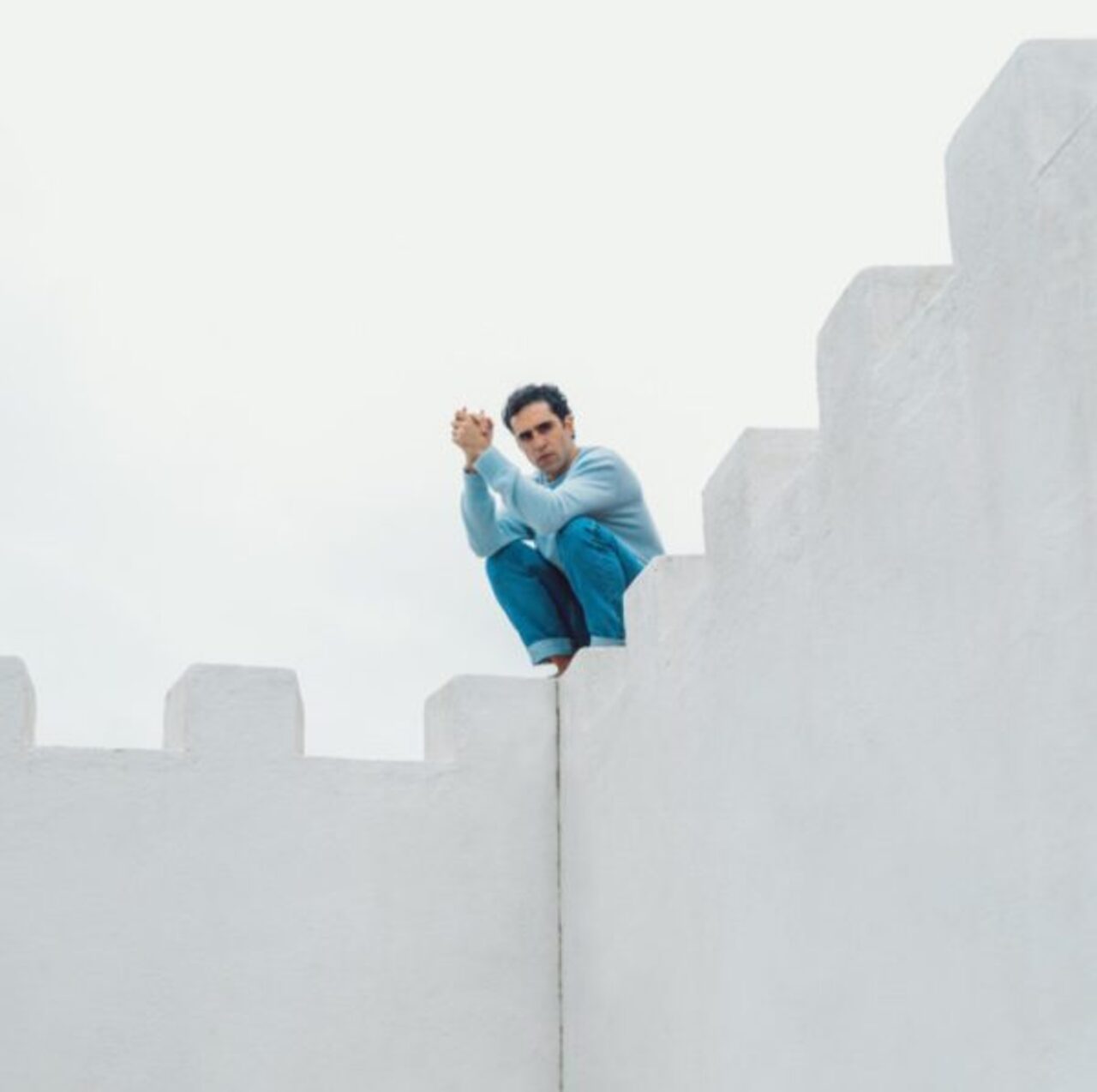 Em 2025, Zeca lançou “Boas Novas”, seu primeiro álbum solo, pela Sony Music. O trabalho consolidou uma etapa mais autoral de sua carreira e reuniu composições que refletem sua relação com a espiritualidade e diferentes referências musicais. O disco contou com arranjos de nomes como Jaques Morelenbaum, Mário Adnet, Pretinho da Serrinha e Marlon Sette. Em entrevistas sobre o álbum, o artista também destacou a influência do ambiente familiar, mas ressaltou que cada um dos filhos de Caetano encontro
