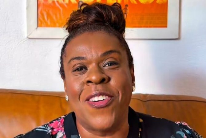 Cacau Protásio volta aos palcos após ser hospitalizada no Rio