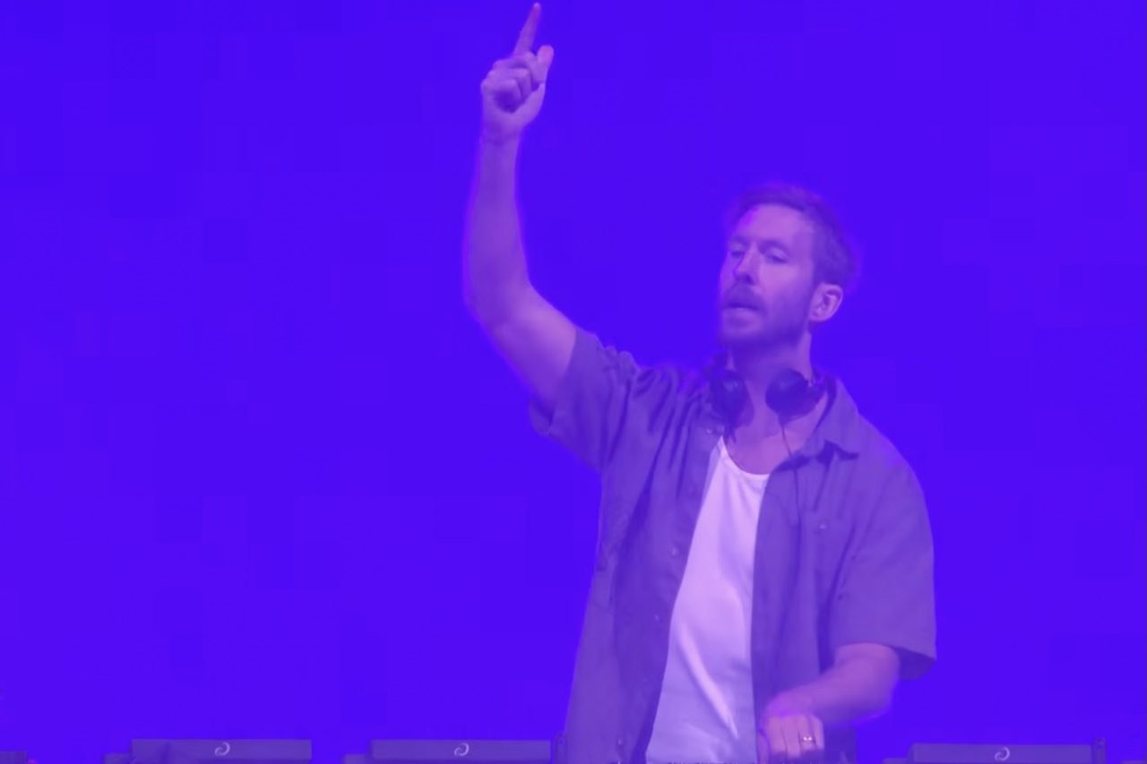 Entre os destaques estão guitarras assinadas por nomes como Calvin Harris e Bring Me The Horizon, além de outros objetos ligados ao universo da música. A iniciativa conta com a participação de empresas como a 