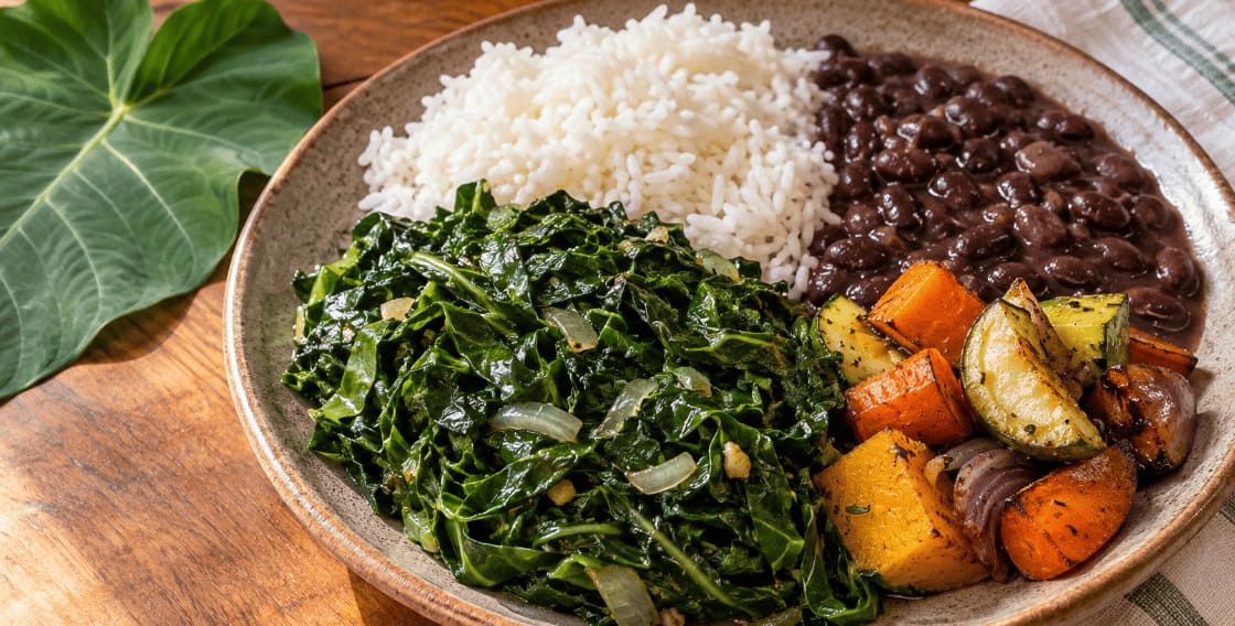Nem toda planta chamada de taioba é adequada para consumo, e espécies parecidas podem causar confusão. Se a origem ou a identificação da folha for incerta, não basta cozinhá-la: procure um produtor que conheça a variedade comestível. 