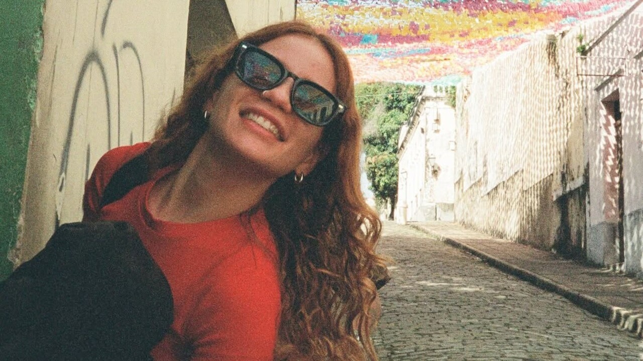 O show no Rio de Janeiro acontece poucos meses após sua estreia no Rock in Rio Lisboa, realizada em 20 de junho de 2026, no mesmo dia de atrações como Katy Perry e Charlie Puth. Na ocasião, Carol apresentou um espetáculo inédito, criado especialmente para o festival, com conceito visual inspirado na estética contemporânea brasileira e apoio da Embratur. 
