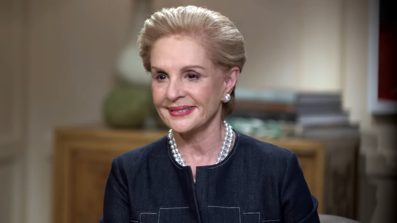 A estilista ingressou profissionalmente no setor da moda aos 40 anos, quando criou seus primeiros vestidos a convite de uma editora de um veículo de moda dos Estados Unidos. Em 1980, Carolina Herrera se mudou para Nova York, cidade onde reside desde então. No ano seguinte, em abril de 1981, ela lançou sua primeira coleção prêt-à-porter e fundou a grife que leva seu nome, ao lado do marido, Reinaldo Herrera.
