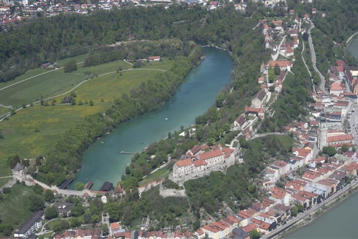 Castelo de Burghausen, na Alemanha, tem mais de 1 km de extensão – Wikimedia Commons/Carsten Steger