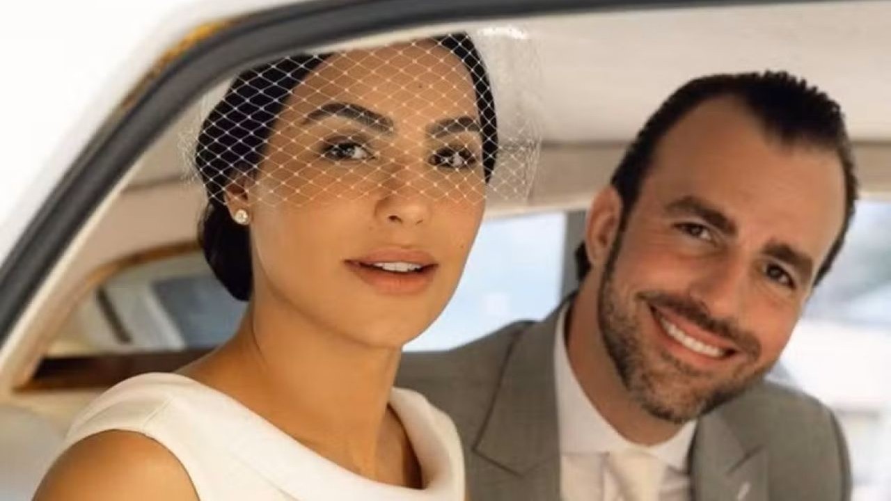 Em maio de 2024, Cíntia se casou com o deputado estadual paulista Lucas Bove, em uma cerimônia luxuosa na Itália. O relacionamento terminou três meses depois. Após a separação, ela denunciou o ex-marido por violência doméstica e psicológica. 
