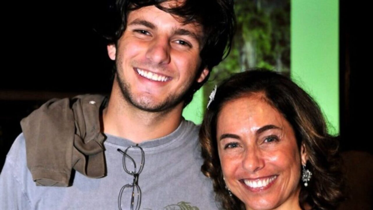 Cissa Guimarães perdeu o filho caçula, Rafael Mascarenhas, atropelado dentro do Túnel Acústico, na Gávea, zona sul do Rio de Janeiro, em 20 de julho de 2010, aos 18 anos. O jovem andava de skate com amigos no momento do acidente, já que o túnel estava fechado para manutenção na ocasião. O motorista Rafael Bussamra atingiu Rafael em alta velocidade e deixou o local sem prestar socorro. Em 2023, treze anos depois, Bussamra e o pai dele, Roberto Bussamra, foram presos após condenação pela Justiça.
