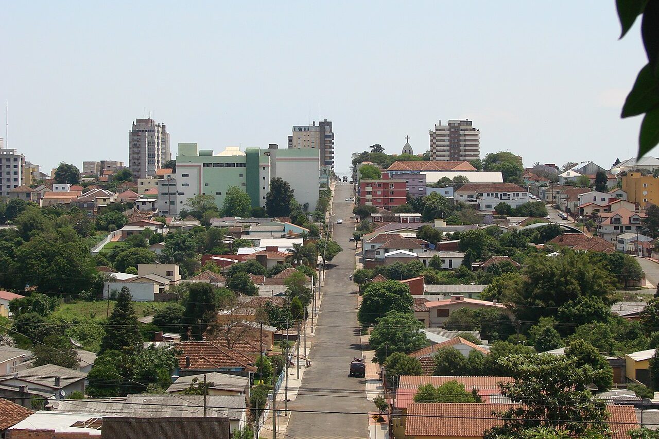 Com quase 60 mil habitantes, Cruz Alta fica no noroeste do Rio Grande do Sul, e é conhecido por sua importância histórica e cultural para a região. A cidade foi erguida no fim do século 17 e teve papel relevante na formação das rotas de ligação entre diferentes áreas do estado.