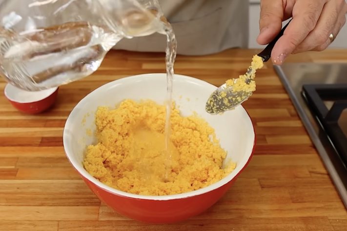 Cuscuz de milho – Reprodução/YouTube Receitas do Pai