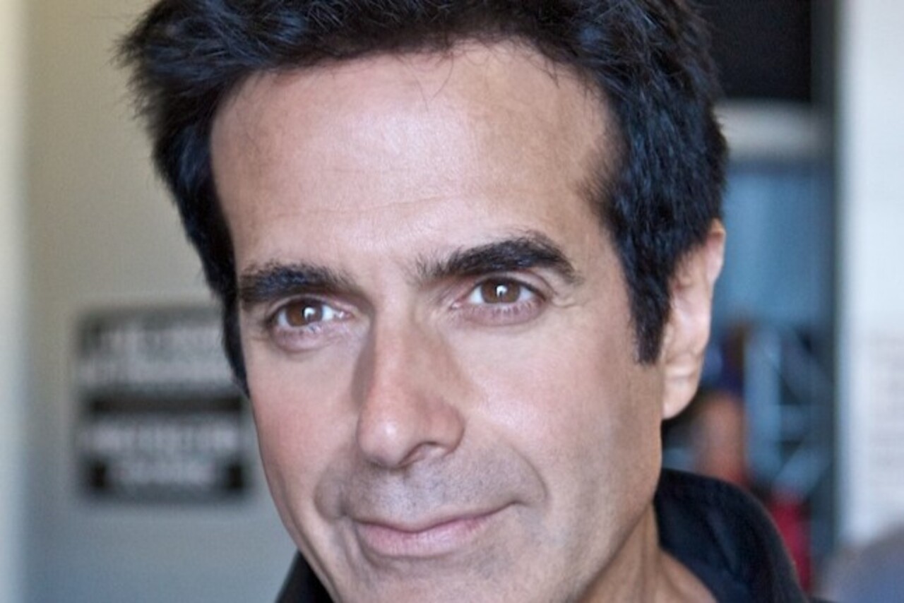 Nos últimos anos, no entanto, o nome de Copperfield passou a ser associado a diversas polêmicas, como acusações de assédio feitas por várias mulheres. Fotos do mágico também surgiram em documentos ligados ao caso do financista Jeffrey Epstein. Além disso, ele enfrentou uma disputa judicial movida por vizinhos de seu edifício em Nova York, que alegam má conservação de seu apartamento. Copperfield negou as acusações feitas contra ele.
