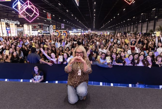 Fenômeno das comédias românticas: quem é Lynn Painter, autora que provocou alvoroço na Bienal do Livro de São Paulo