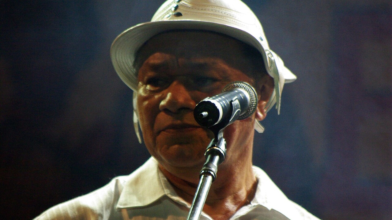 Ele recebeu do próprio “Rei do Baião” uma sanfona de presente. Ao longo da carreira, lançou sucessos como “Eu Só Quero um Xodó” e 