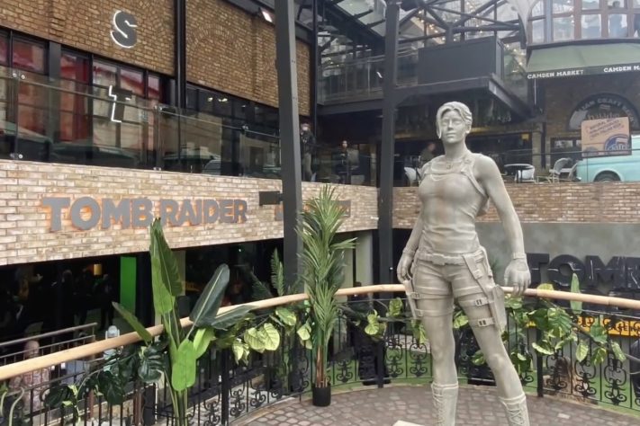 Estátua da Lara Croft – Reprodução/Attractions Magazine