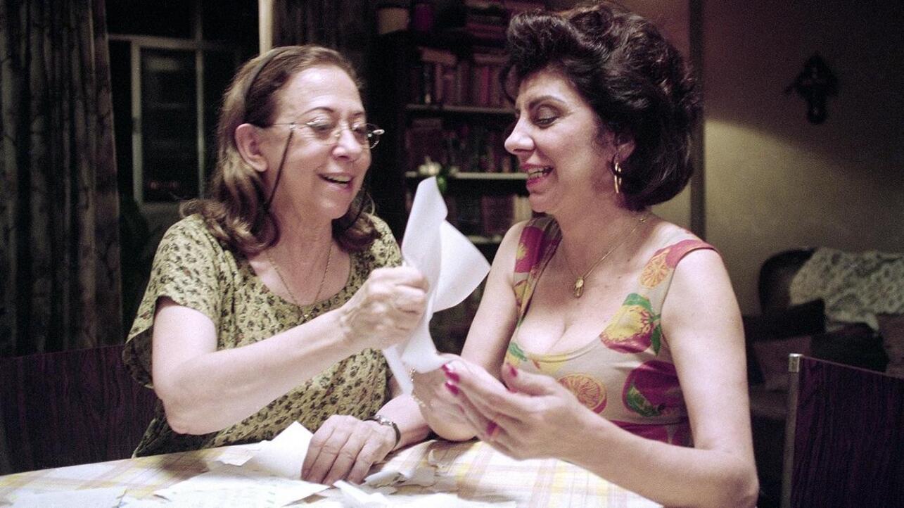 No cinema, Marília construiu uma filmografia que inclui quase 30 produções, como “Bar Esperança”, de Hugo Carvana, e “Tieta do Agreste”, de Cacá Diegues. Um de seus trabalhos de destaque foi “Pixote, a Lei do Mais Fraco”, dirigido por Hector Babenco, em 1980. Anos depois, participou de “Central do Brasil”, de Walter Salles, lançado em 1998 e estrelado por Fernanda Montenegro e Vinicius de Oliveira. O filme teve reconhecimento internacional e recebeu duas indicações ao Oscar, enquanto a atuação d