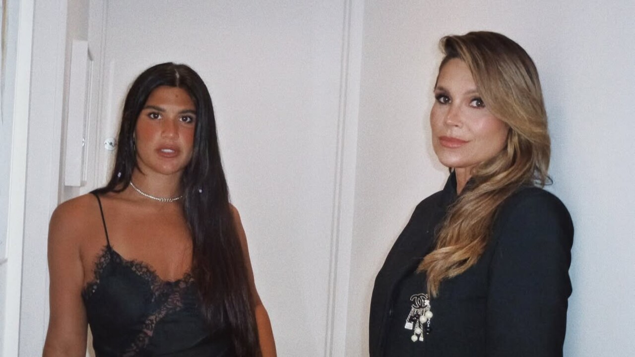Os looks escolhidos pelas duas chamaram a atenção nas redes sociais e motivaram comentários dos fãs. 