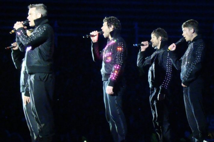 Robbie Williams com o grupo Take That | Flickr - vagueonthehow
