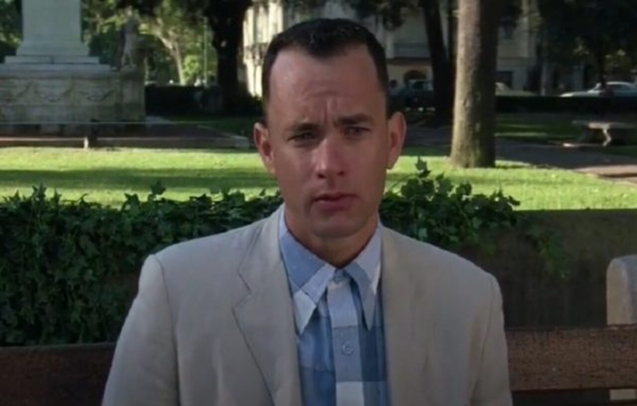 No ano seguinte, Hanks viveu o personagem-título de “Forrest Gump – O Contador de Histórias”, dirigido por Robert Zemeckis, e conquistou novamente a estatueta. Com duas vitórias consecutivas, tornou-se o primeiro ator desde Spencer Tracy, na década de 1930, a alcançar o feito.
