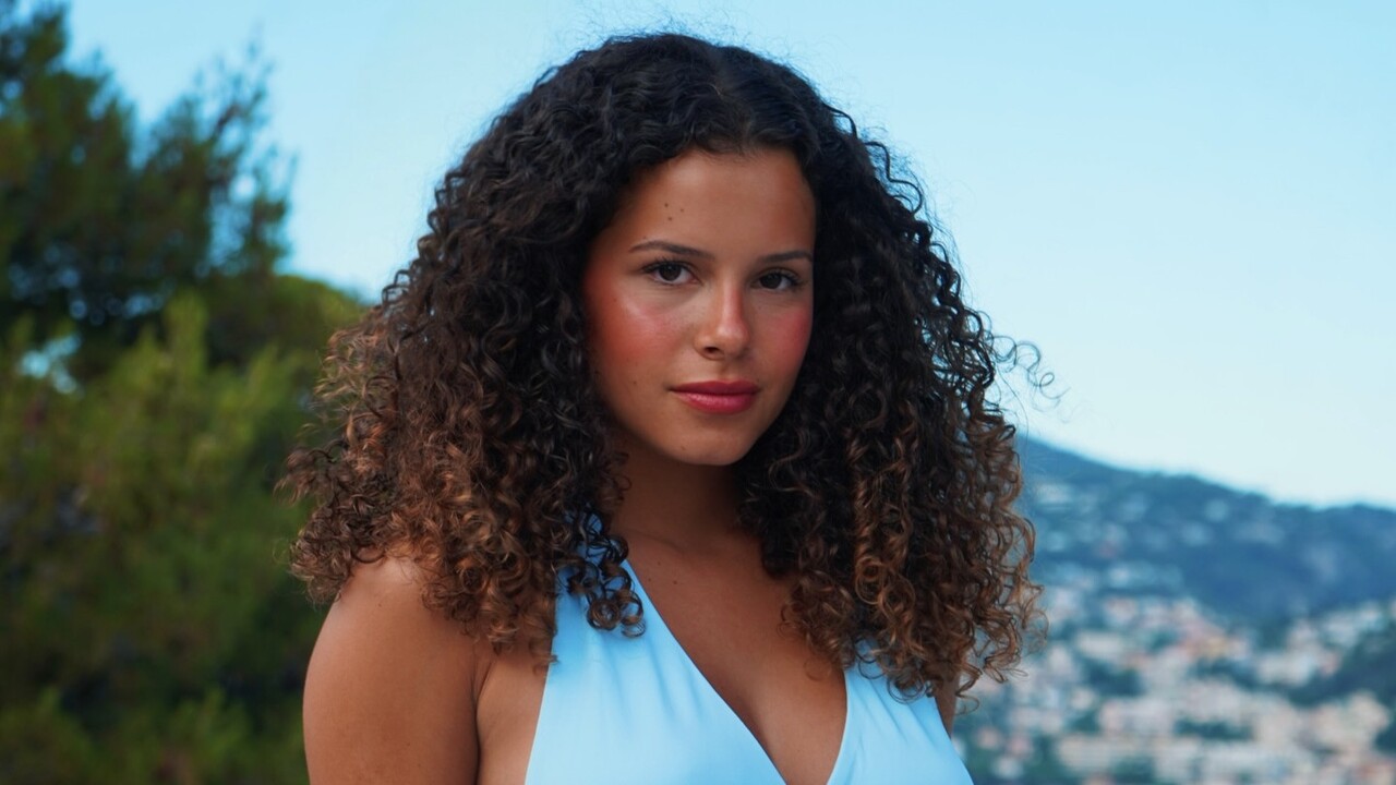De acordo com a atriz, existe preconceito contra mulheres latinas nos testes, além de exigirem que os atores não tenham sotaque. Mesmo assim, em entrevistas, ela descreveu a fase atual como maravilhosa, tanto pela possibilidade de atuar quanto pelo aprendizado em Psicologia, área que dialoga com a atuação por meio do estudo do comportamento humano.
