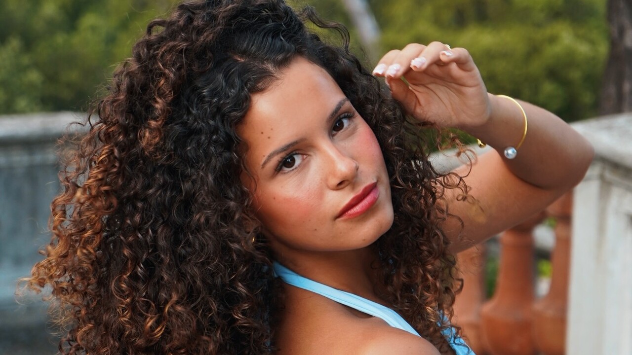 Para conseguir o papel em 2012, a mãe da atriz, Juliana Saraivah, relembrou que Gabriella passou por um teste que contou com mais de 3 mil crianças de todo o Brasil, mas que quase perderam a oportunidade, porque ela não atendeu a uma ligação da equipe de elenco durante o período de Natal.
