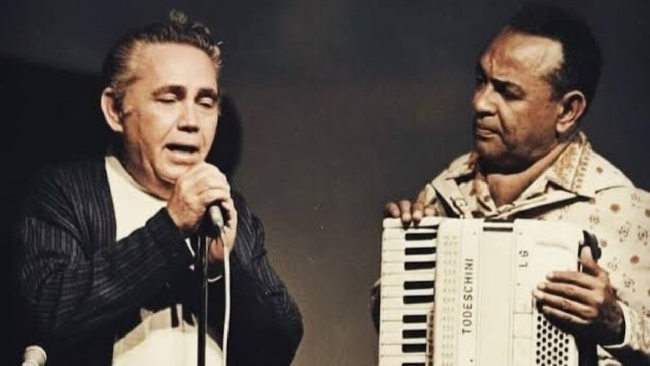 Foi na década de 1940, com Luiz Gonzaga e Humberto Teixeira, que essa base rítmica se transformou em um gênero musical propriamente dito, com letra, melodia e arranjos definidos. Seus instrumentos característicos são a sanfona (acordeon), a zabumba e o triângulo. Embora seja frequentemente associado ao forró, o baião é um ritmo específico que integra o universo do gênero, ao lado de estilos como xote, xaxado e arrasta-pé. 
