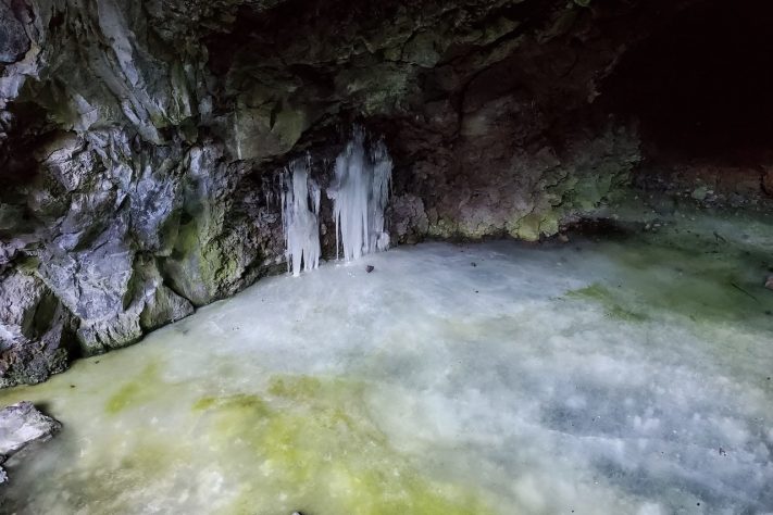 Ice Cave, caverna de gelo localizada no vulcão Bandera, no Novo México – Reprodução/Facebook